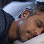 Hörgeräte im Schlafzimmer